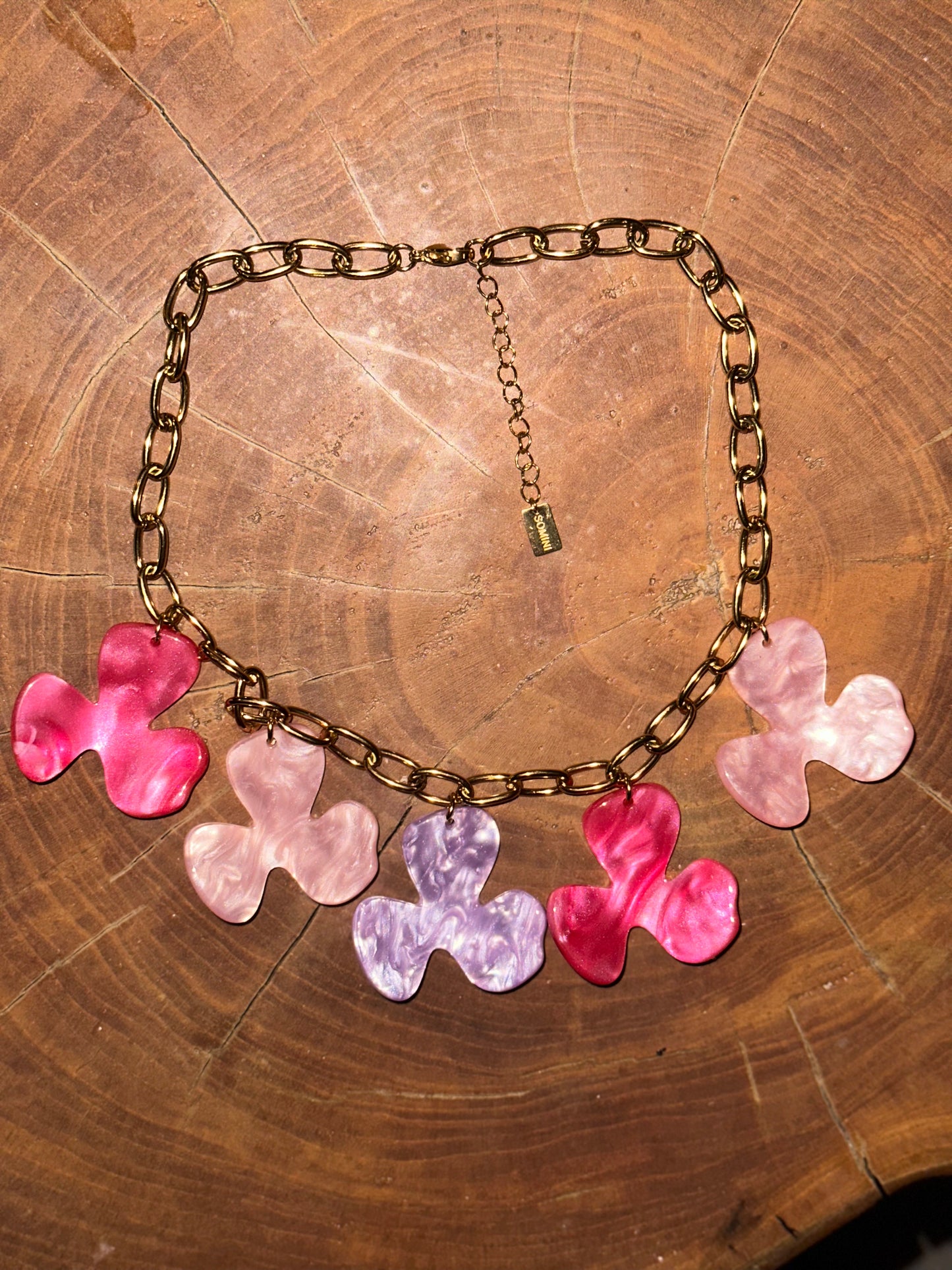 Rhea Resin Flower Necklace